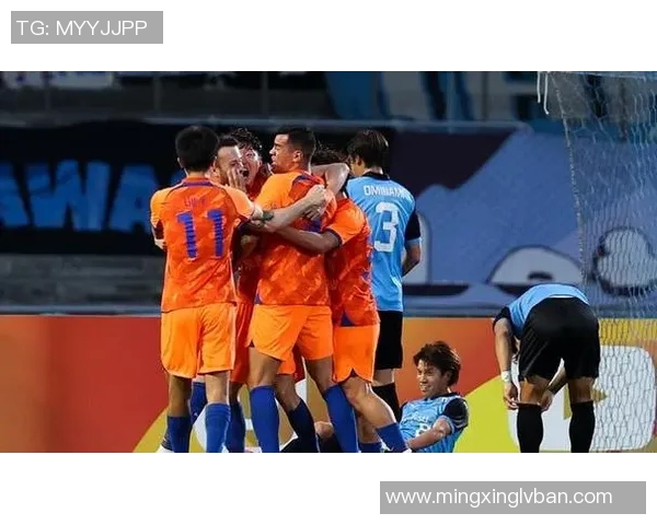 国足在激烈对抗中逆转战胜韩国队展现强大实力与团队精神